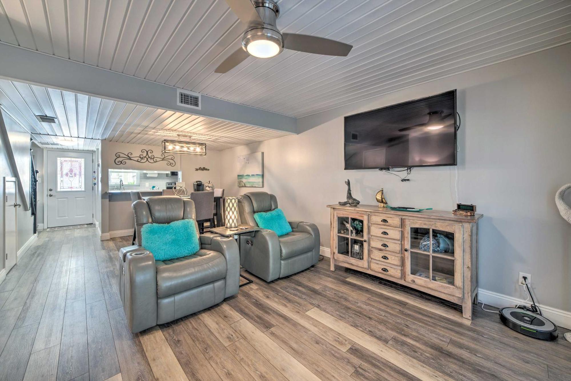 Pcb Townhome Walk To Beaches, Amenities! *